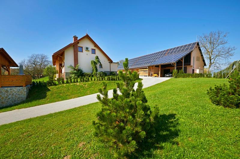 Farmhouse Lipoglav Loce pri Poljcanah Exterior photo